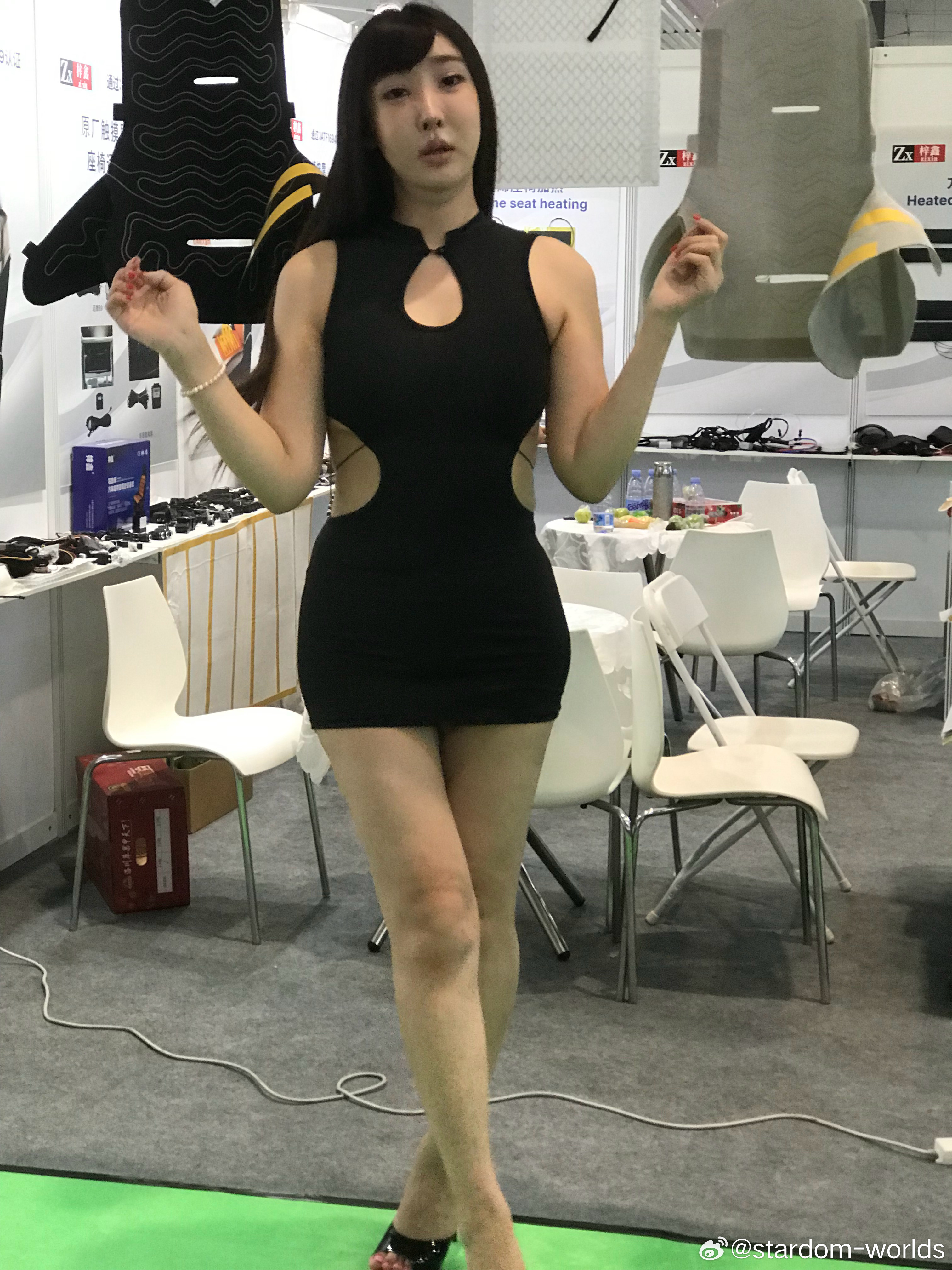 模特 2026深圳改装车展 美女车模 3.22 