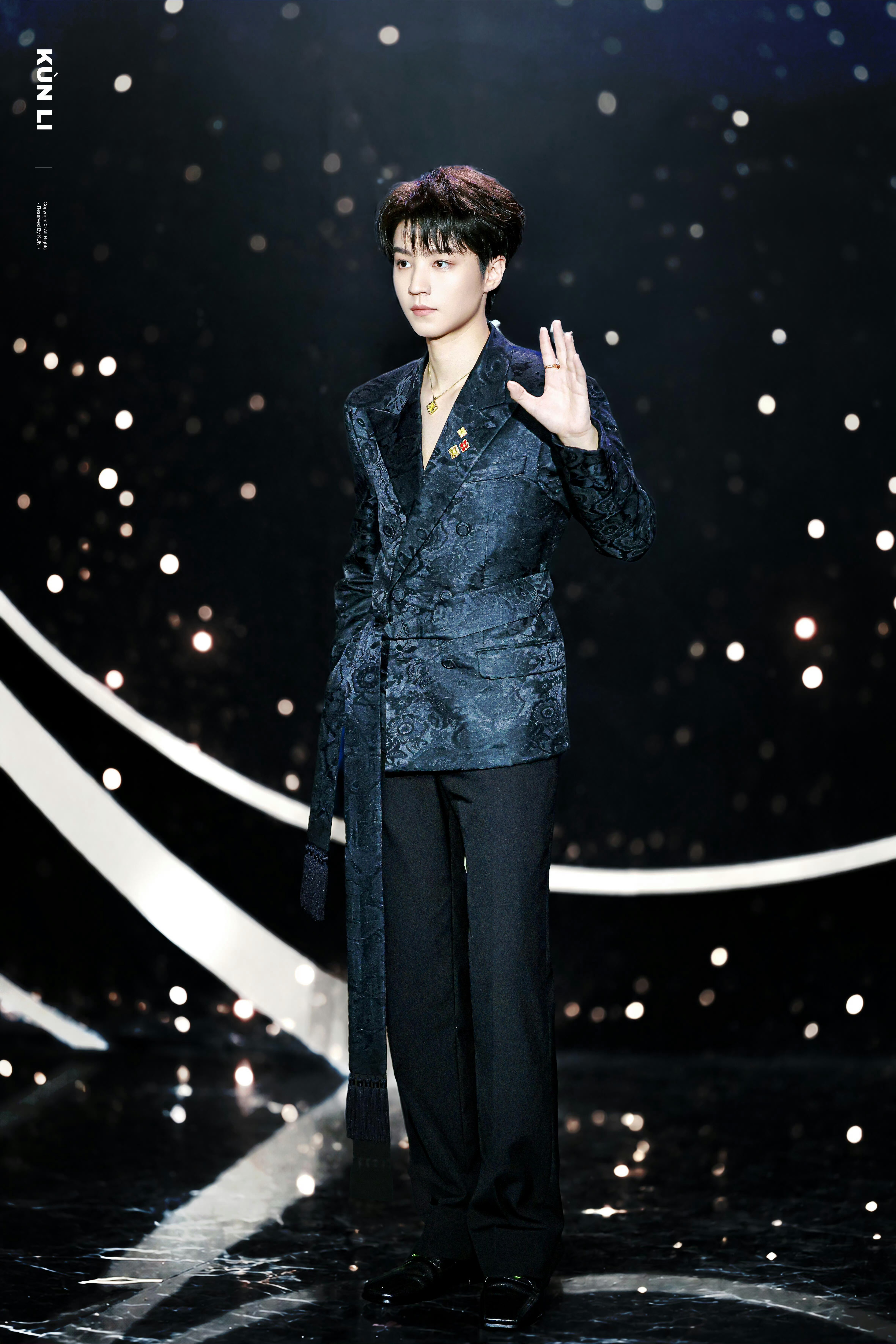 王俊凯 💙王俊凯花西子首位全球彩妆代言人💙💙王俊凯法国希思黎首位全球品牌代