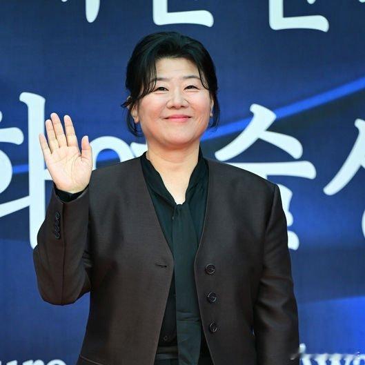 我天这个饼牛啊【独家】李姃垠出道34年首度挑战动作戏…网飞《奶奶》主演确认24日