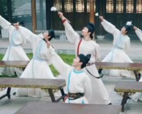 6月18日晚播出的河南卫视《2026端午奇妙游》中，舞蹈《劝学》重现了大唐学堂趣
