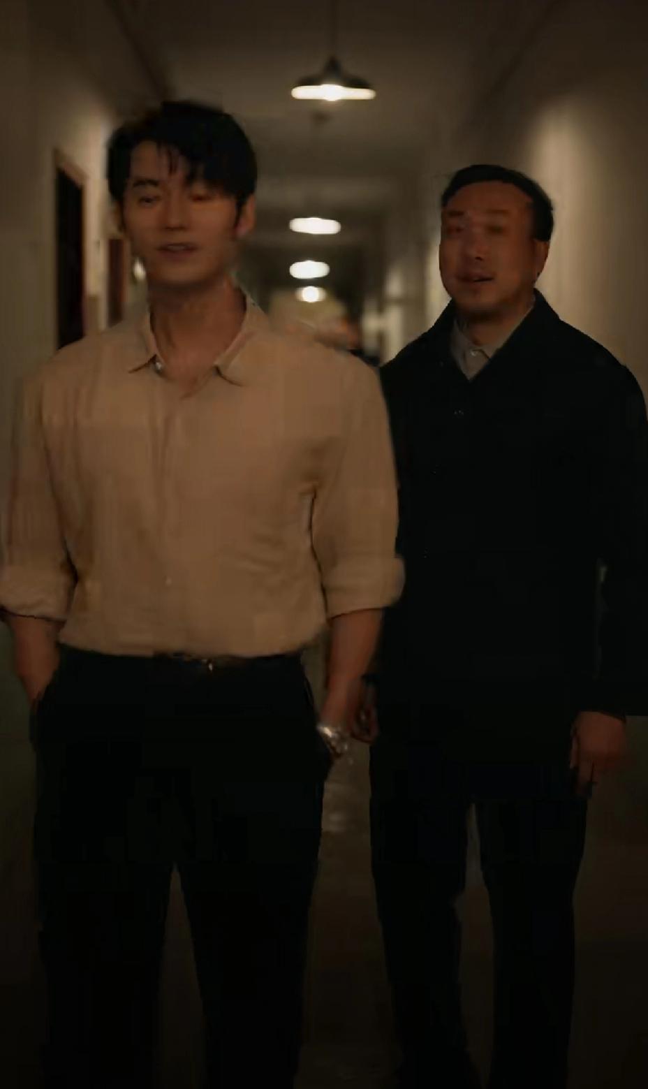 985教授汤拥华说，刷短剧不丢人。他还把短剧比喻成“文化杂食”。

我很认同他的