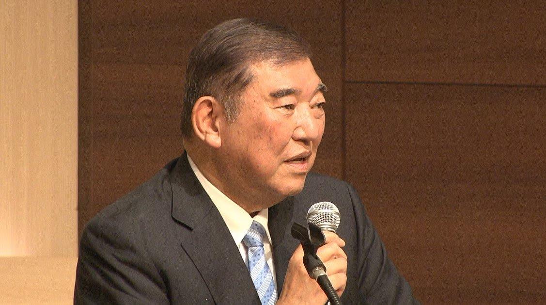 日本前首相石破茂表示：“自卫队应该在宪法中明确规定其存在是为了维护独立与和平。”