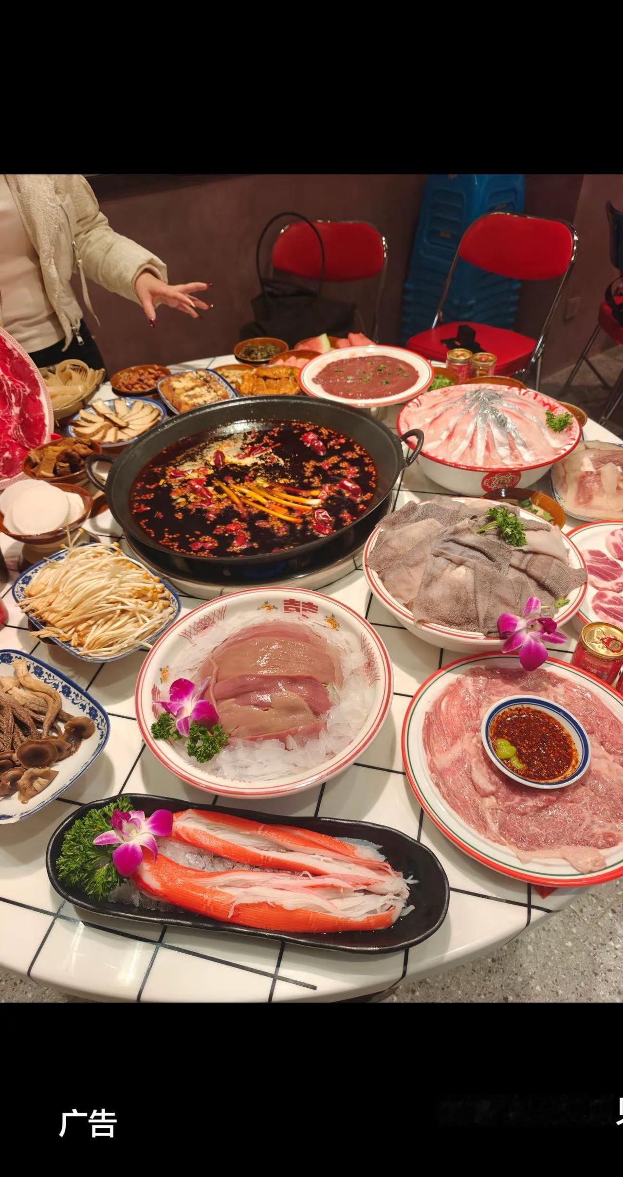 雾龙门街坊老火锅新店开业，9.9代100菜品代金券，左下角赶紧抢