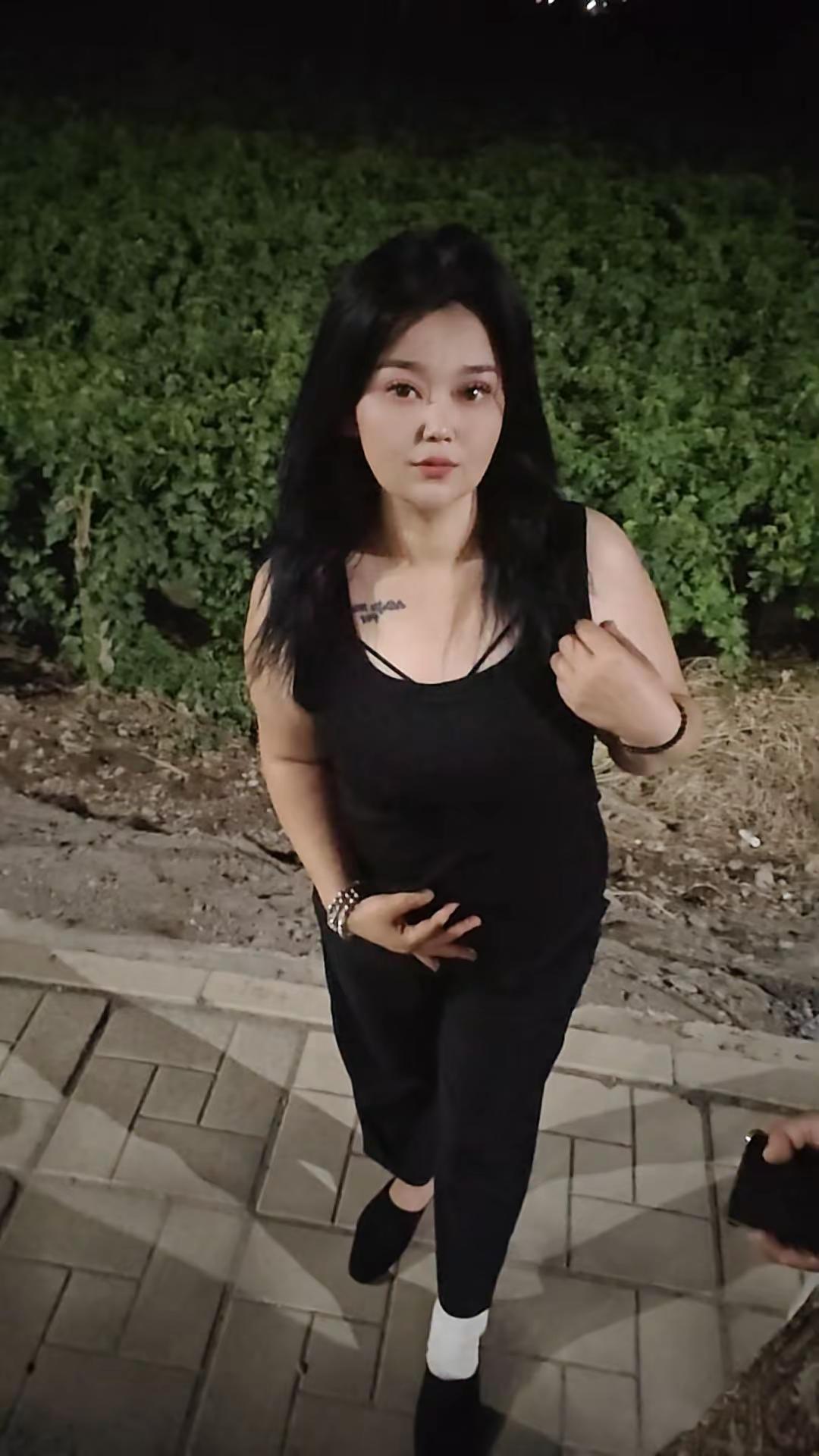 连我脸上笑的容都是虚假的 他其虚假关系对与我来无说所谓