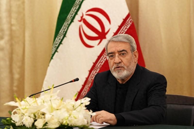 美伊打了一个月，总算愿意坐下来谈了。
4月8日，离最后通牒只剩一个半小时，两人宣