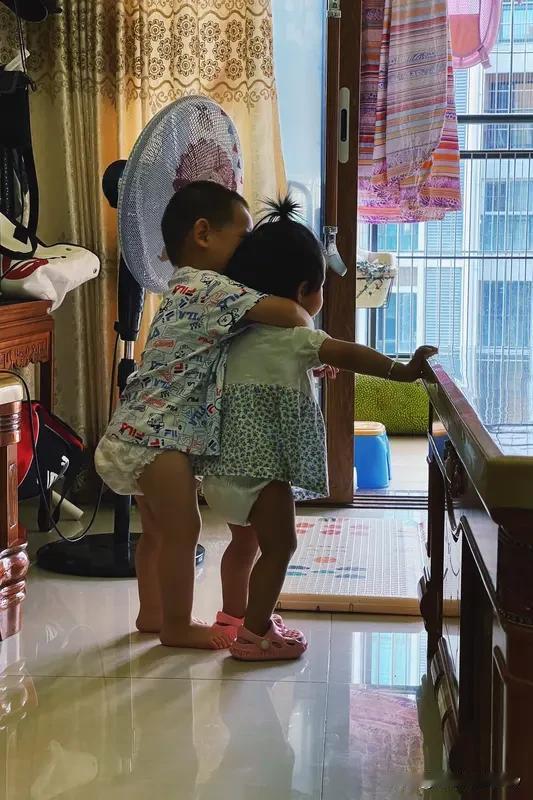 弟媳出轨后又想复婚，要不要看孩子面子这事儿挺难抉择。
世俗眼光里，复婚可能会被说