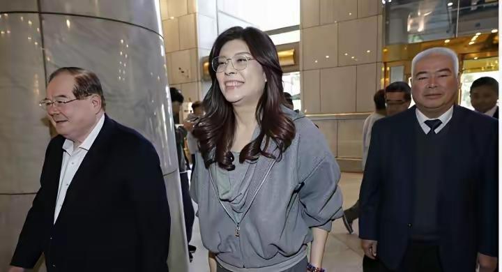 唯独不邀请党主席郑丽文！蓝营重要市长竞选，新北李四川今晚首场大型造势， 蒋万安、