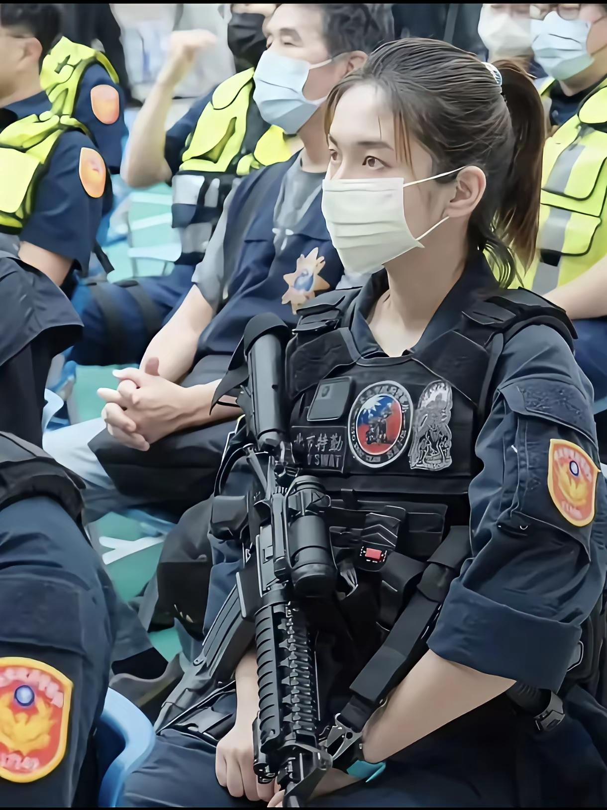 不知你有没发现，台湾的特勤精英队，跟我们有点不一样。

你说这女特勤手里这把枪，