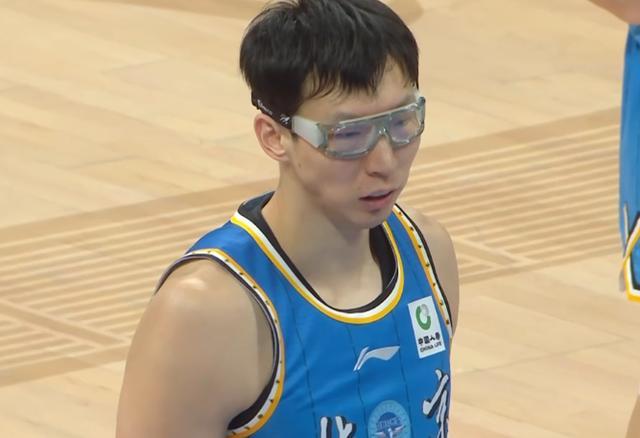 19比4！季后赛生死局，北京队直接把11冠王广东给打哑火了！

这哪是京粤大战啊