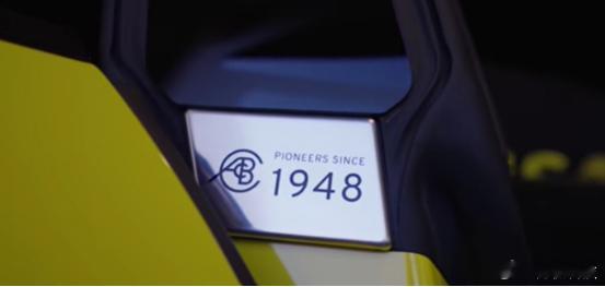 偶然看到郎朗和莲花设计VP的对话，如何在78年的历史画布上做不违和的当代创作。这