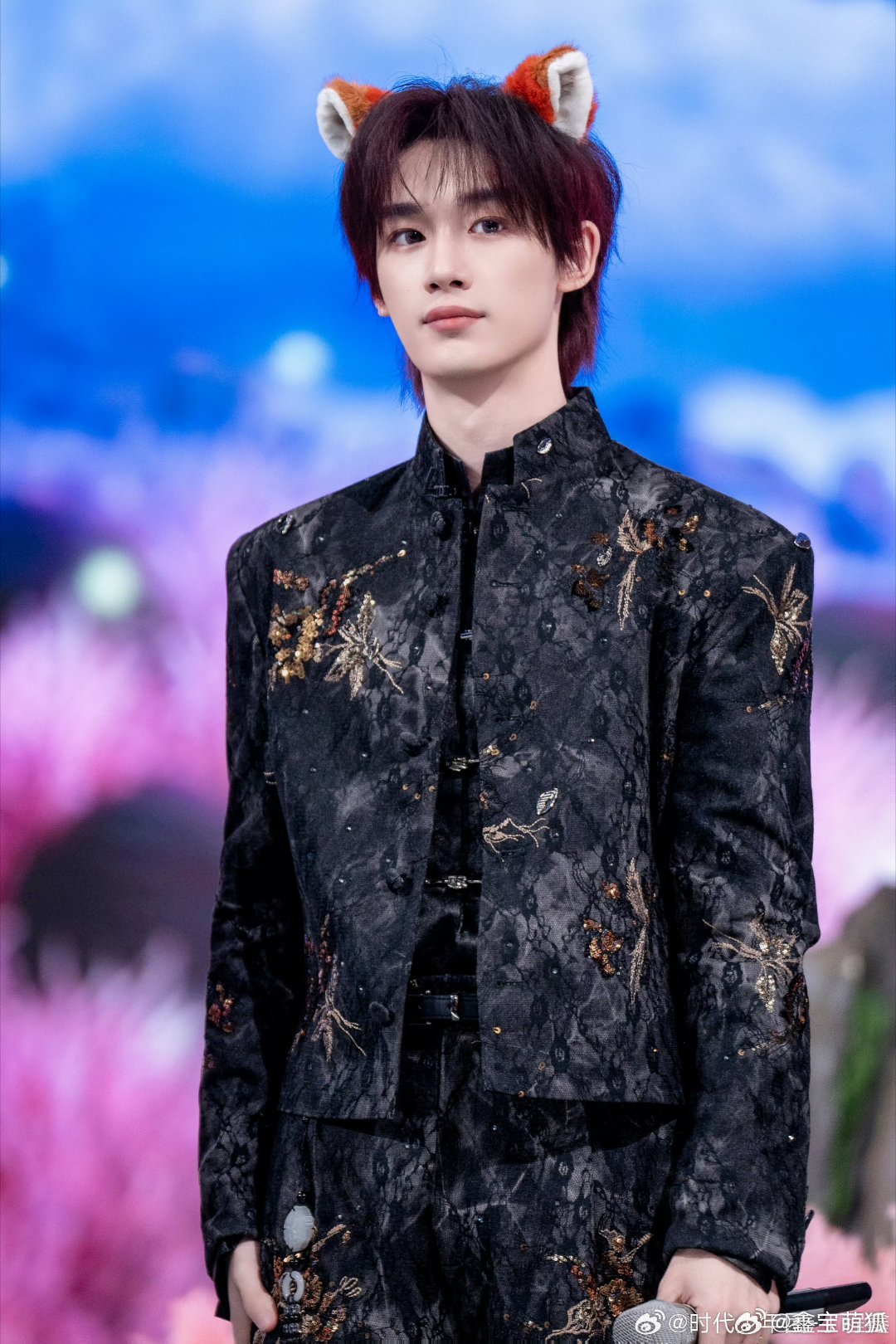 丁程鑫人造神✨丁程鑫星光共舞月是人间散客  卿是人间绝色  亦是人间难得