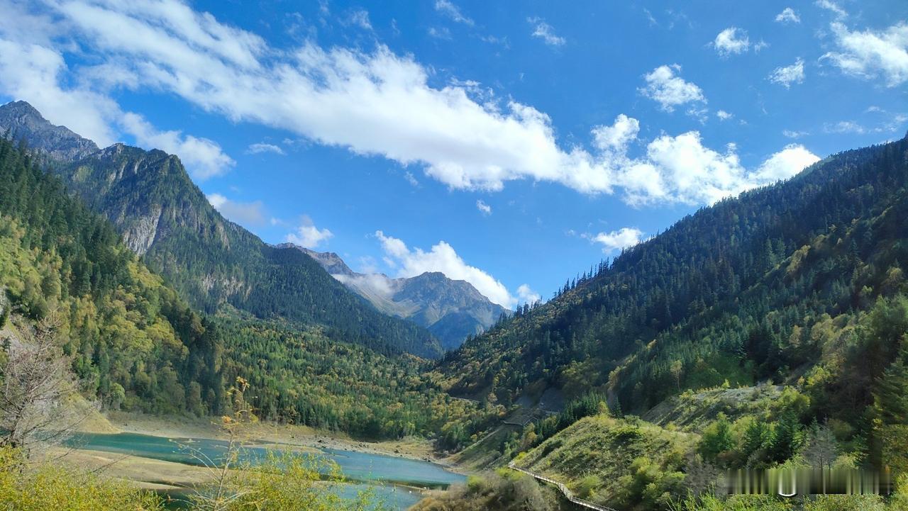 我拍过的九寨沟的山

人生就是一场有去无回的单程旅行。

在这趟人生之旅中，趁着