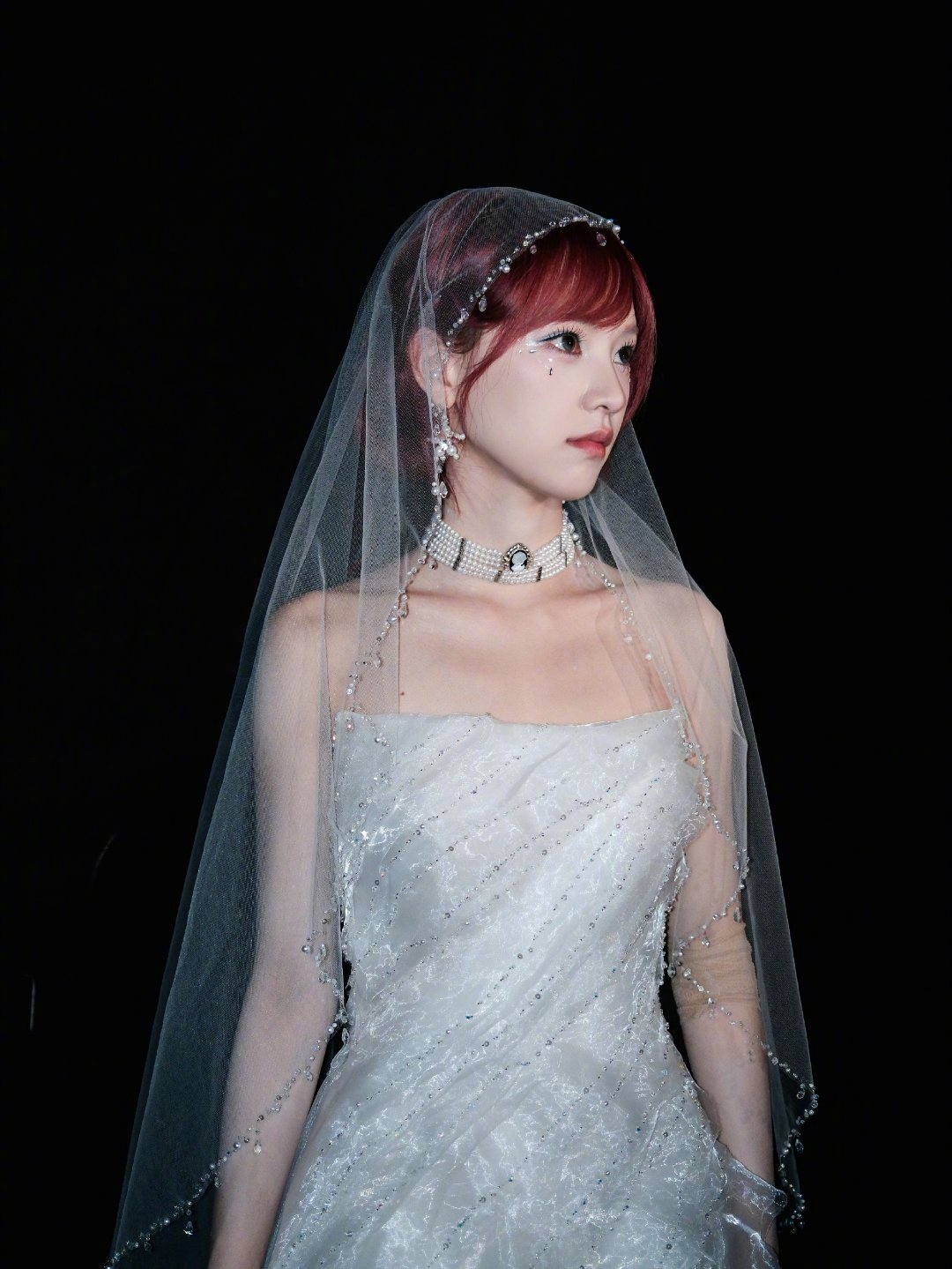 黄灿灿婚纱黄灿灿这波临危受命太圈粉了！本来担心她撑不住，结果红发白纱美出新高度。