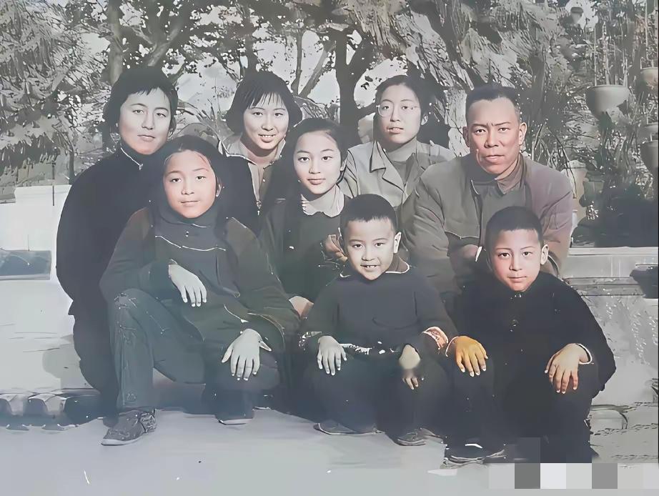 不是我吹！能认出这一家人的，历史绝对不会差。[赞]