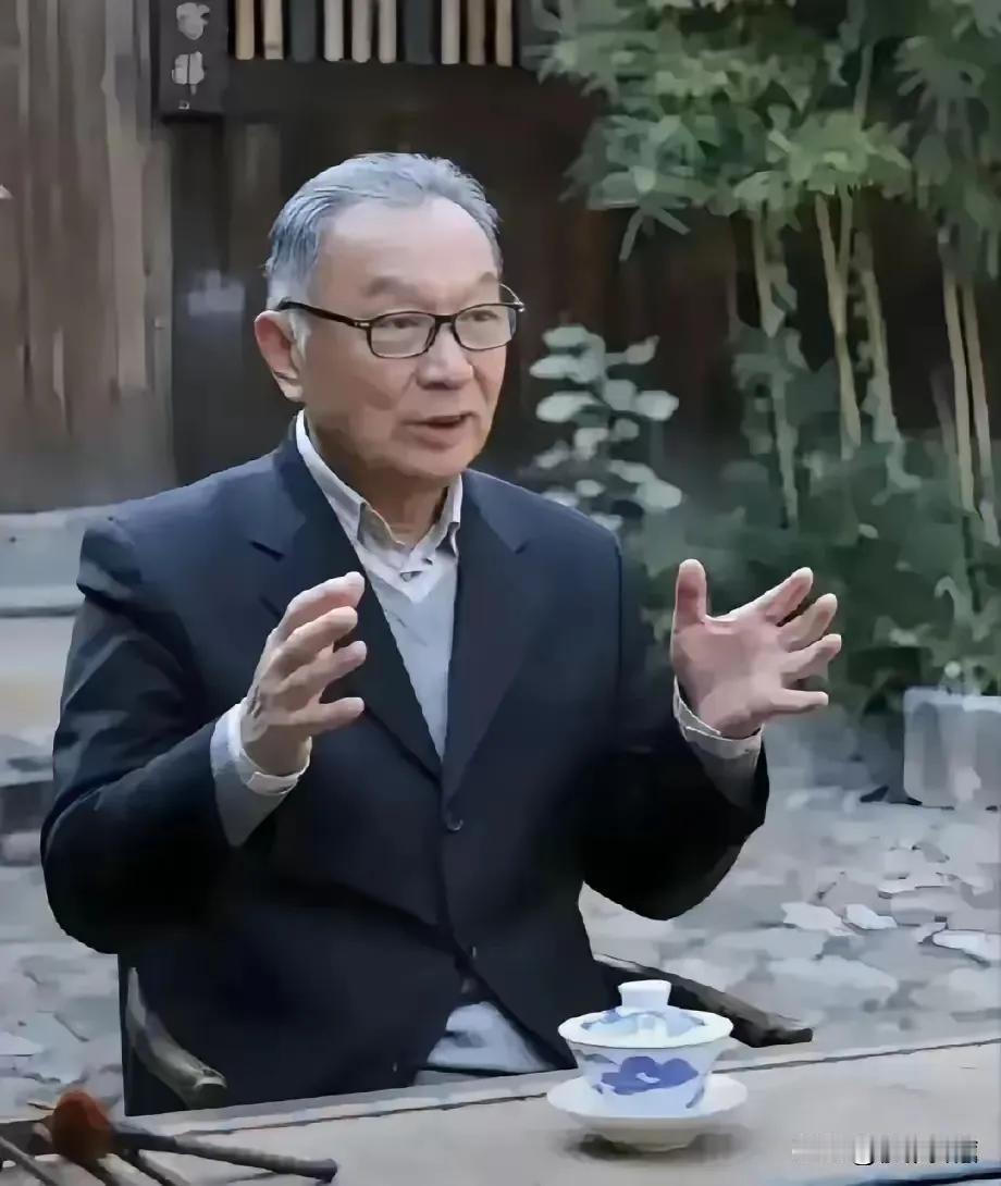 股市大跌，机构疯狂套现！国家队托底是救市还是护盘？
昨晚股市跌得厉害，好多机构大