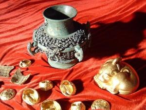 1982年，江苏一老农挖出40斤黄金，上交时才发现，装黄金的罐子才是无价之宝
 