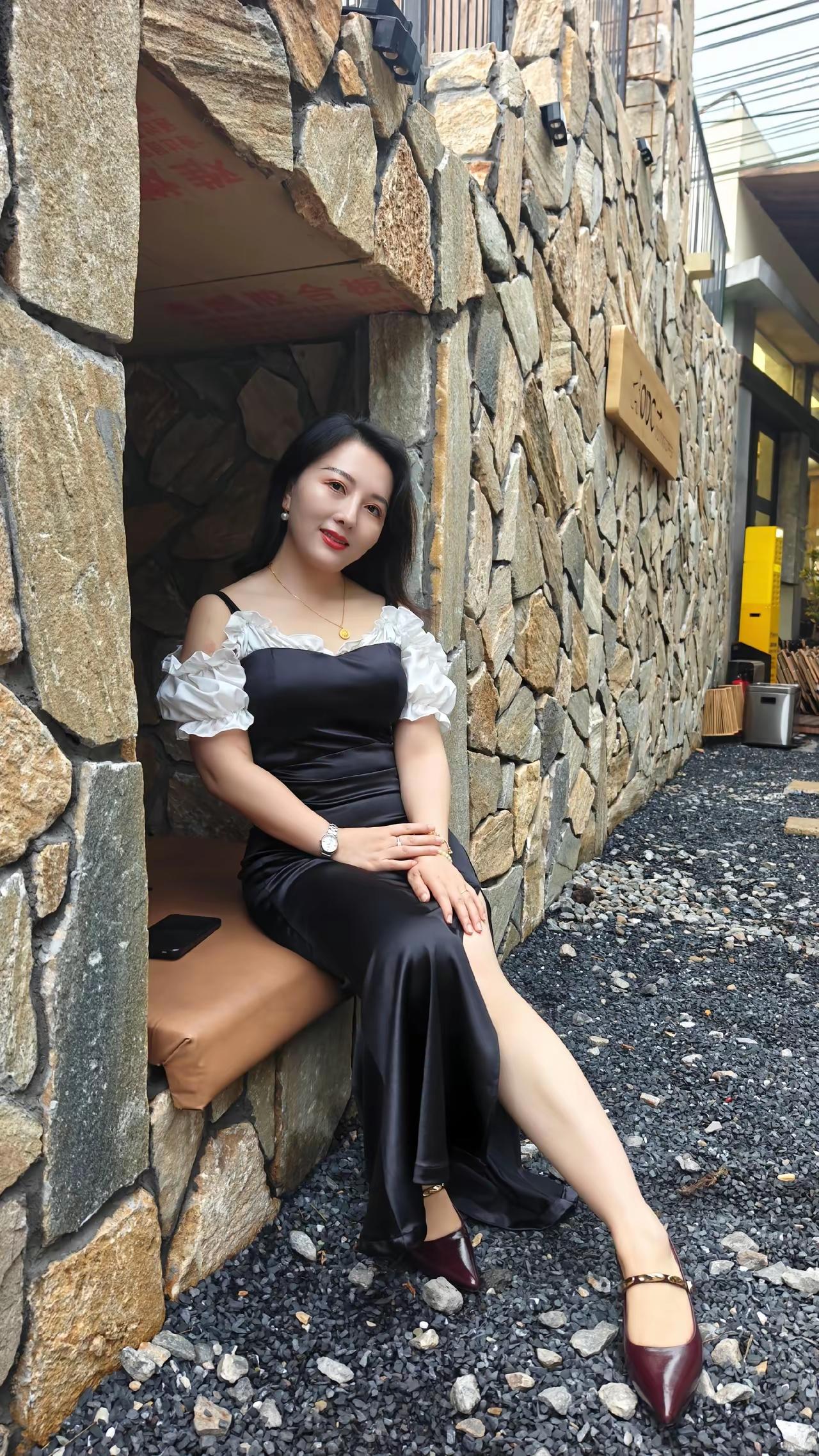 你是我人生书页里，那枚最美的书签——轻轻一抖，就飘回了人海！