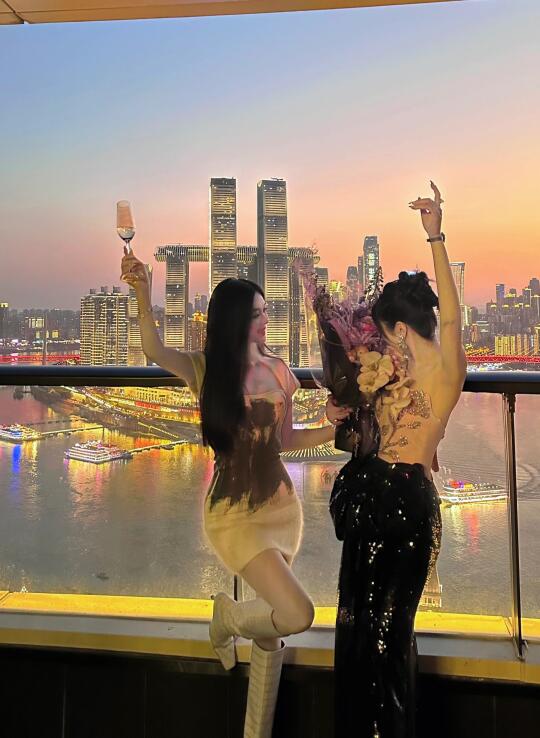 👯‍♀️