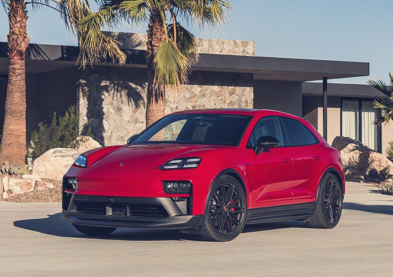 全新纯电 Macan GTS是它把 GTS 家族专属的 “低调狠劲”，硬生生适配