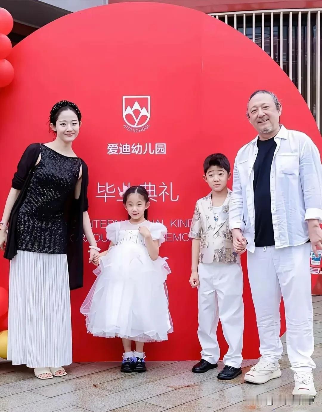 这老头有什么过人之处，能让这漂亮的女人，死心踏地和他过日子
（图片取自网络，如违