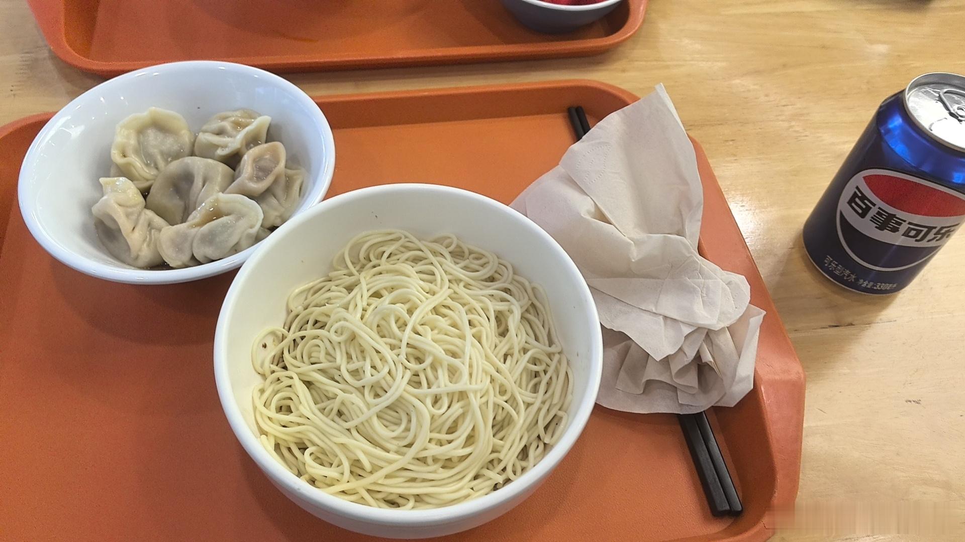 认真生活，就能找到生活藏起来的糖果。晚安，愿甜梦相随🍬🍬🍬🍬🍬在余杭都