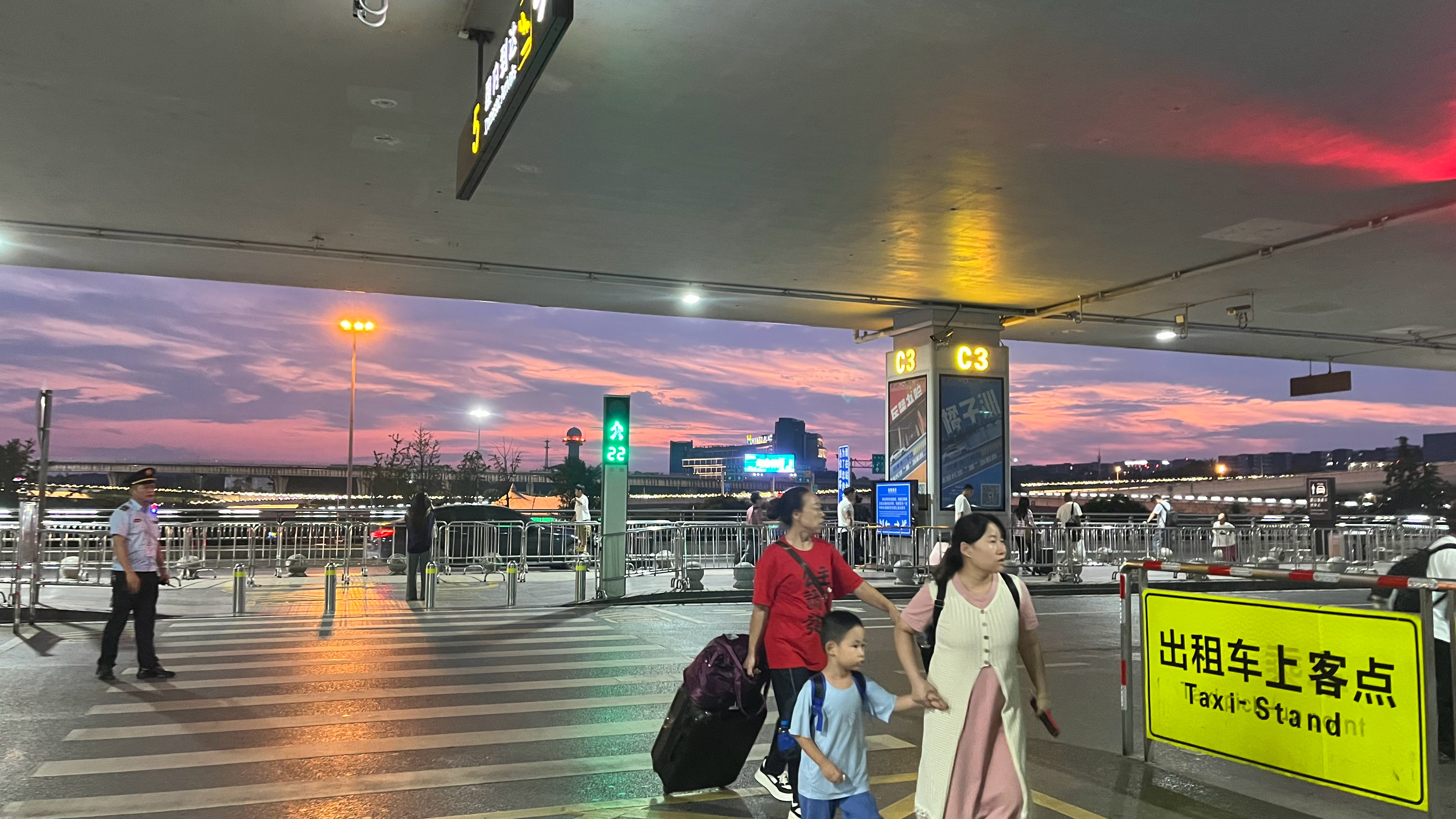6月 怡见面。 