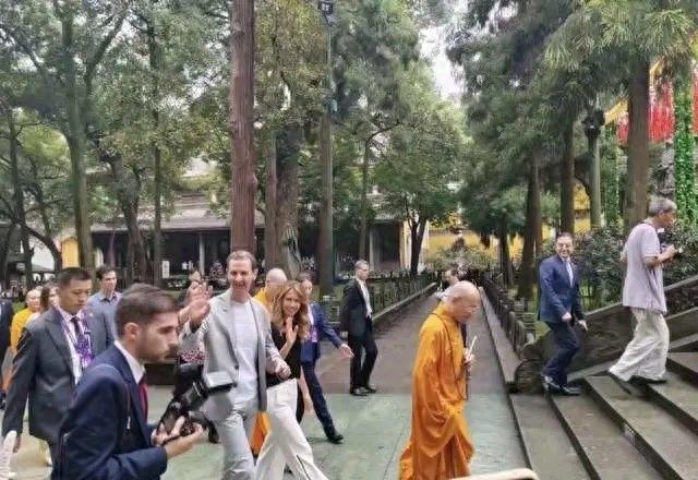 前有委内瑞拉总统马杜罗爬泰山祈福，今有叙利亚总统巴沙尔前往灵隐寺祈福。中华文明的
