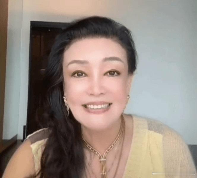 张兰报喜：马筱梅初七平安生子，汪小菲再度当爹------2月24日，张兰在直播中