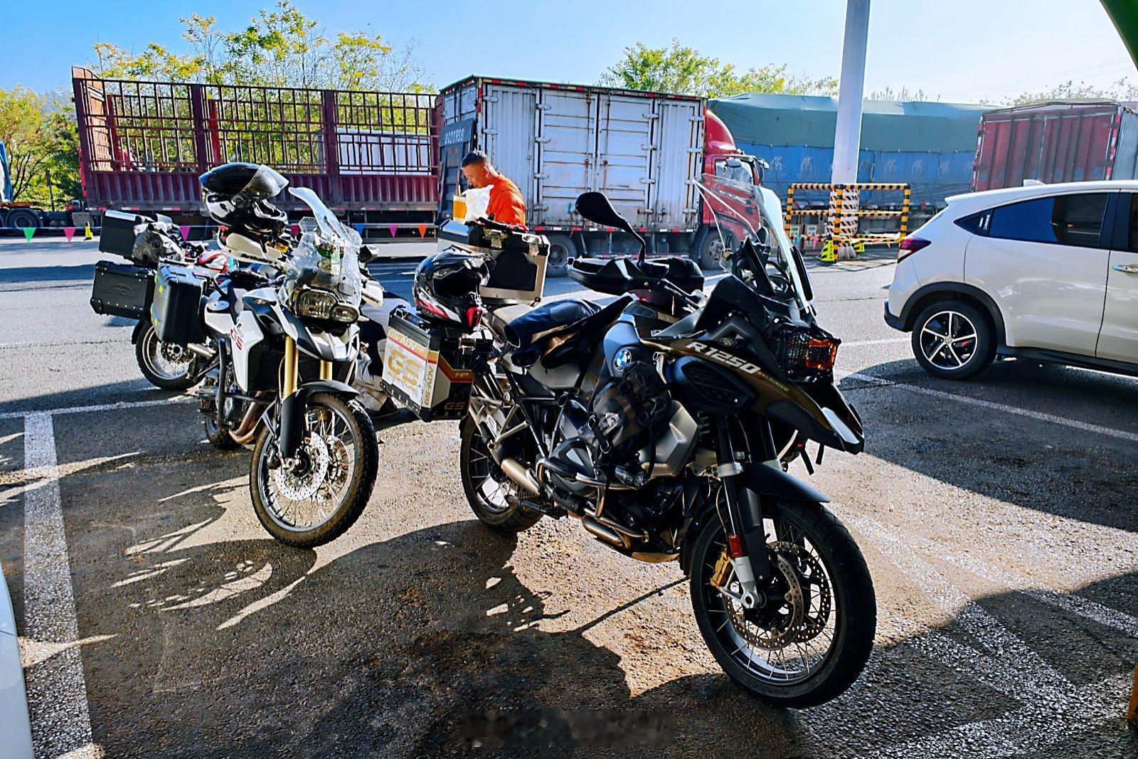 大雾刚散（发晚了，已经到保定了[微笑]）摩托车[超话]  ​​​