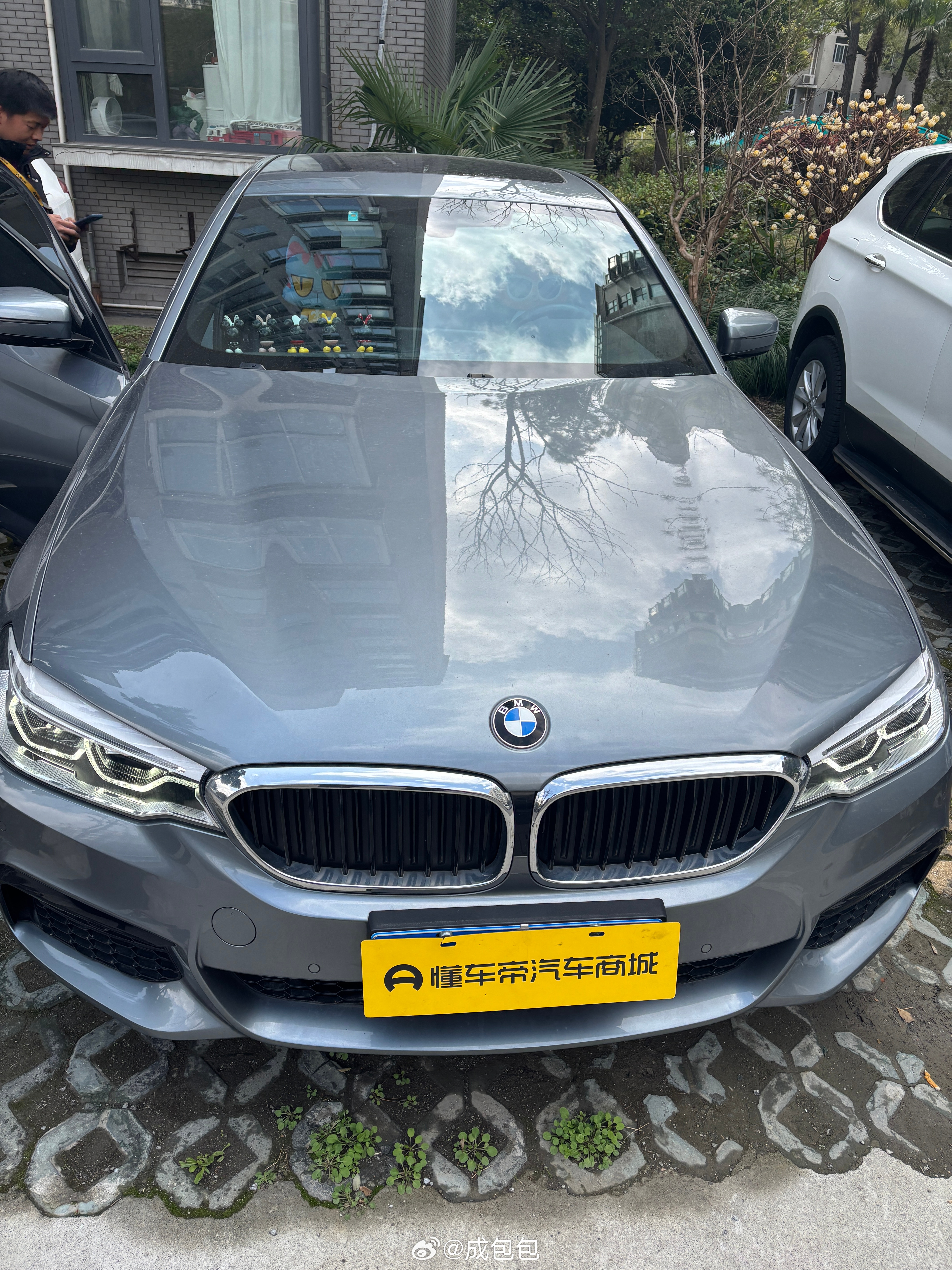 哈哈 试试懂车帝的官方直卖宝马5系