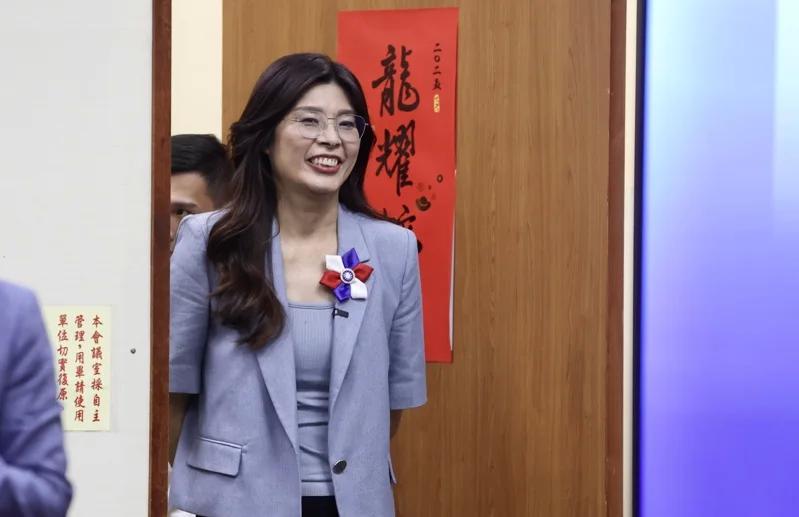 10月19日，大陆方面给国民党发了贺电，主要内容是讲两岸要一起坚持“九二共识”、