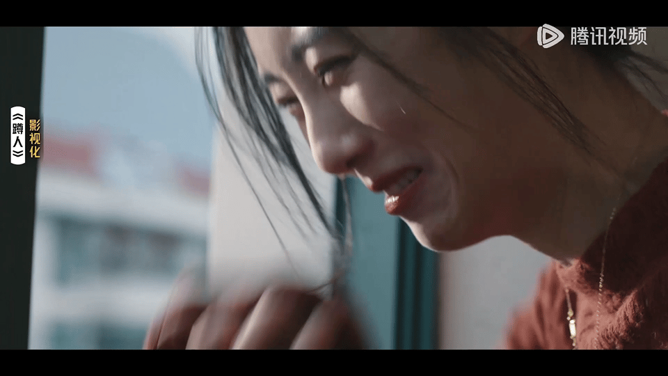 曹斐然在戏里哭我在戏外哭 曹斐然的哭戏堪称“情绪核弹”！颤抖的肩膀、滚落的泪珠，