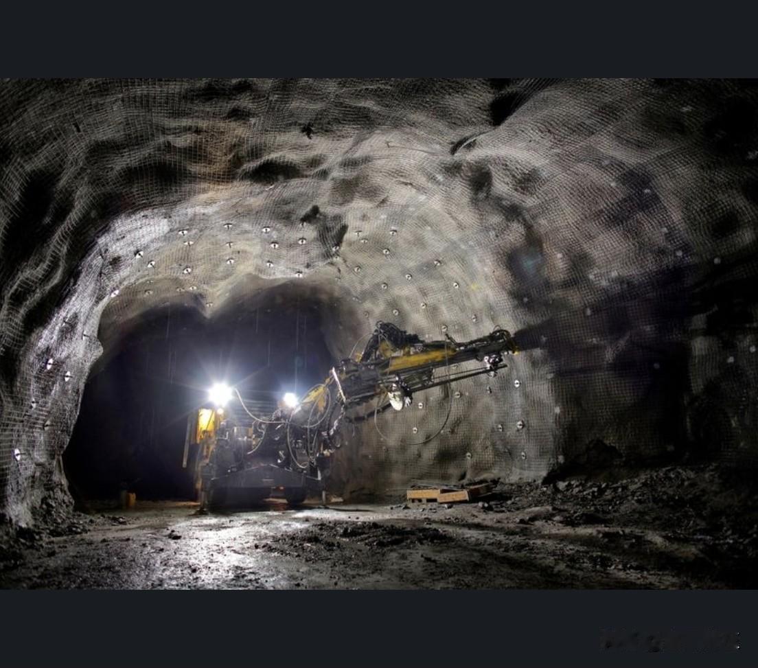 特朗普政府正在撤回此前对国内关键矿产项目保证最低价格的承诺。据路透社报道，引用多