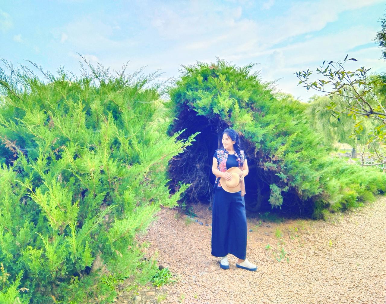 幸福的秘诀
 
幸福的秘诀很简单
从不奢求削好的苹果
不盼事事有人周全
不求样样
