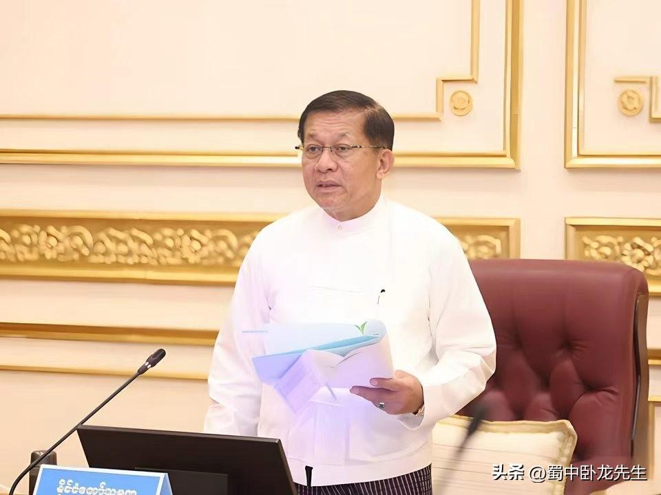 今天传来缅甸总统敏昂莱首次提出倾听人民呼声并为人民解决困难的最新消息。据缅甸媒体