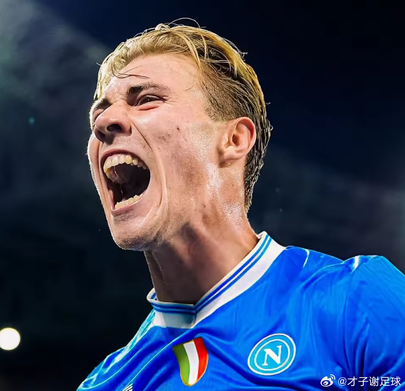 讯罗马诺今天报道，那不勒斯将触发4400万欧的买断条款，在今夏完成霍伊伦的永久转