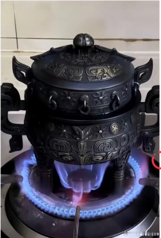 住破房穿20块衣服男子20年攒下789万各类投资是可以参与的，但不能一把梭哈。贪