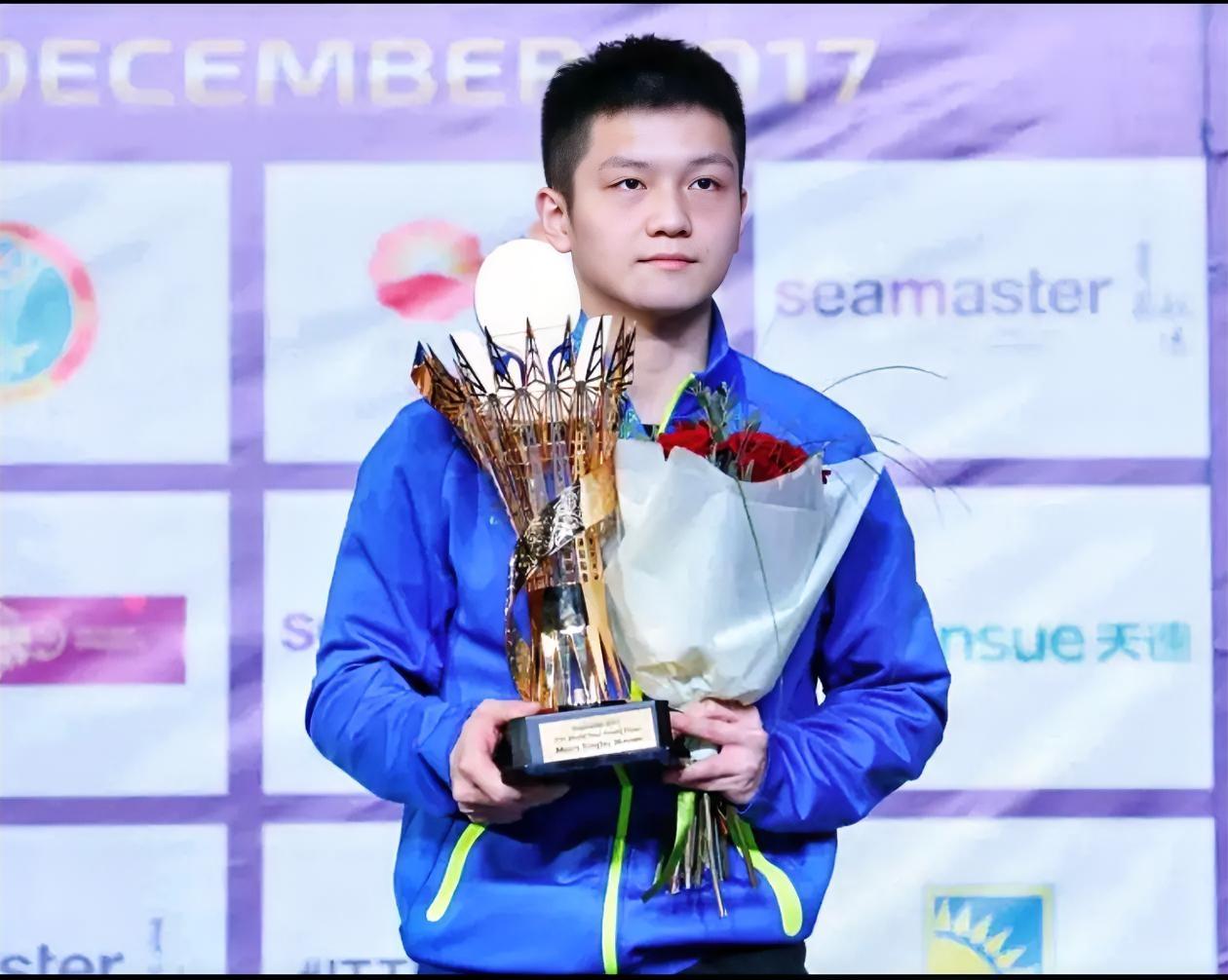 德国队长这反应，有点意思。

樊振东一天四场硬仗，硬是把奖杯给捧了回来。

他自