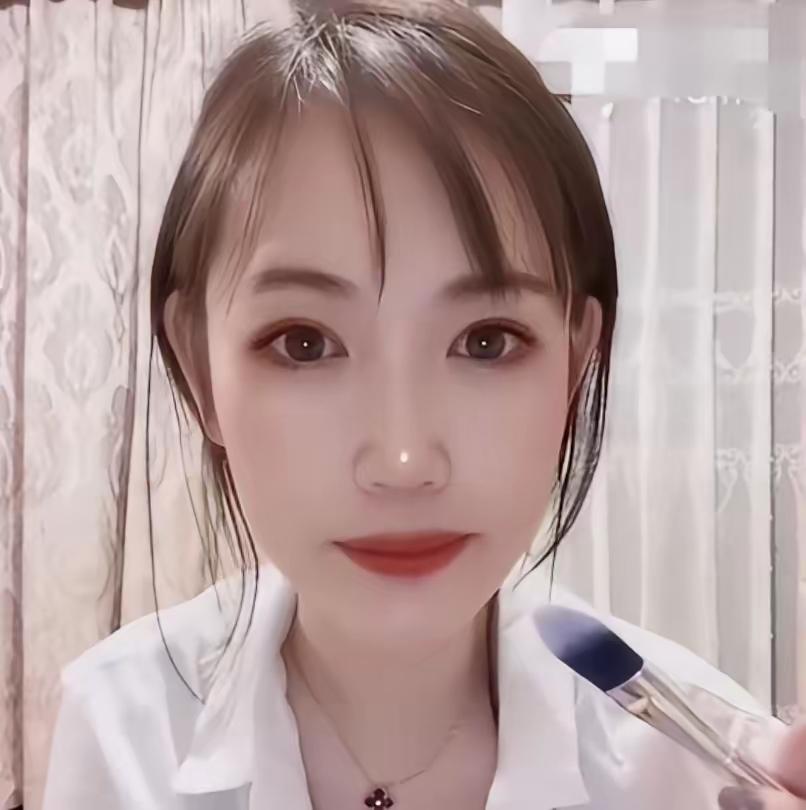 马蓉深夜发文悔不当初，可这世上最没用的就是回头的眼泪！当年她手握王炸牌——戛纳红