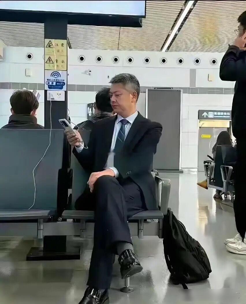 这是体制内的人吗？是什么级别？ 