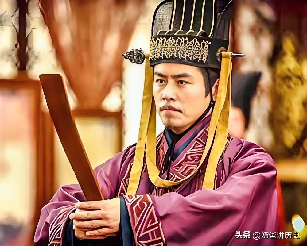 唐朝宰相里，最奇怪的应该是崔湜，就是“崔九堂前几度闻”的那个崔九的哥哥。

李隆