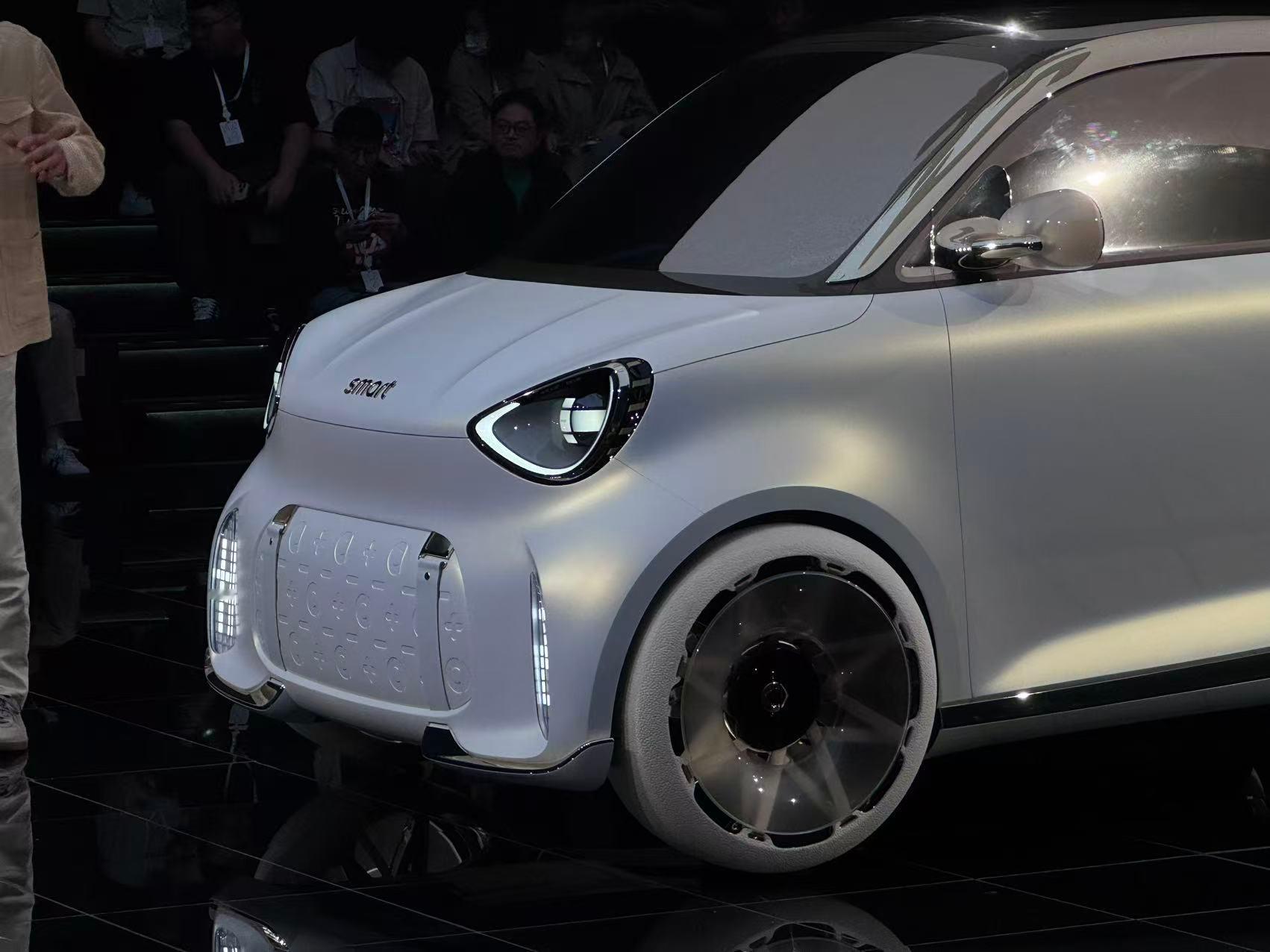 过来让哥哥疼爱一下!!!!Fortwo 回归，SMART 精灵2概念车全球首发，