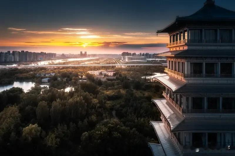 上联：长治久安号长安看空前成盛会
楹联求对，文笔挑战，下联就看你的奇思妙想！就看