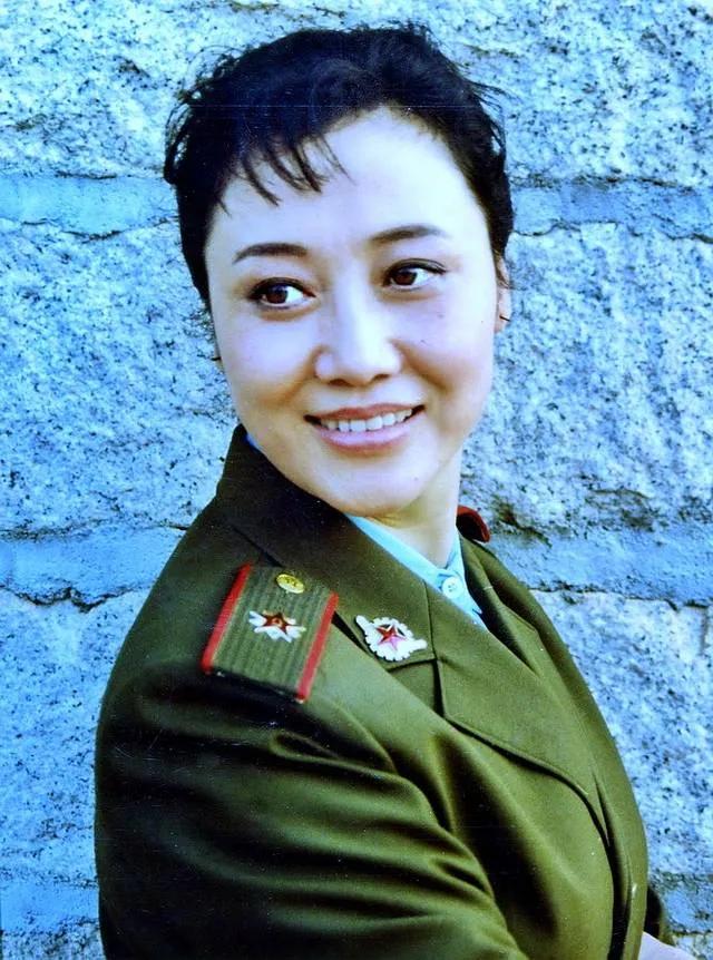 王丽云，一位备受观众喜爱的实力派女演员，她的高质量人物经历可谓是充满着无数的掌声