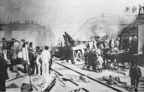 皇姑屯事件发生后，张作霖被炸成重伤，并没有当场死亡，被抬回大帅府，临终前安排了三