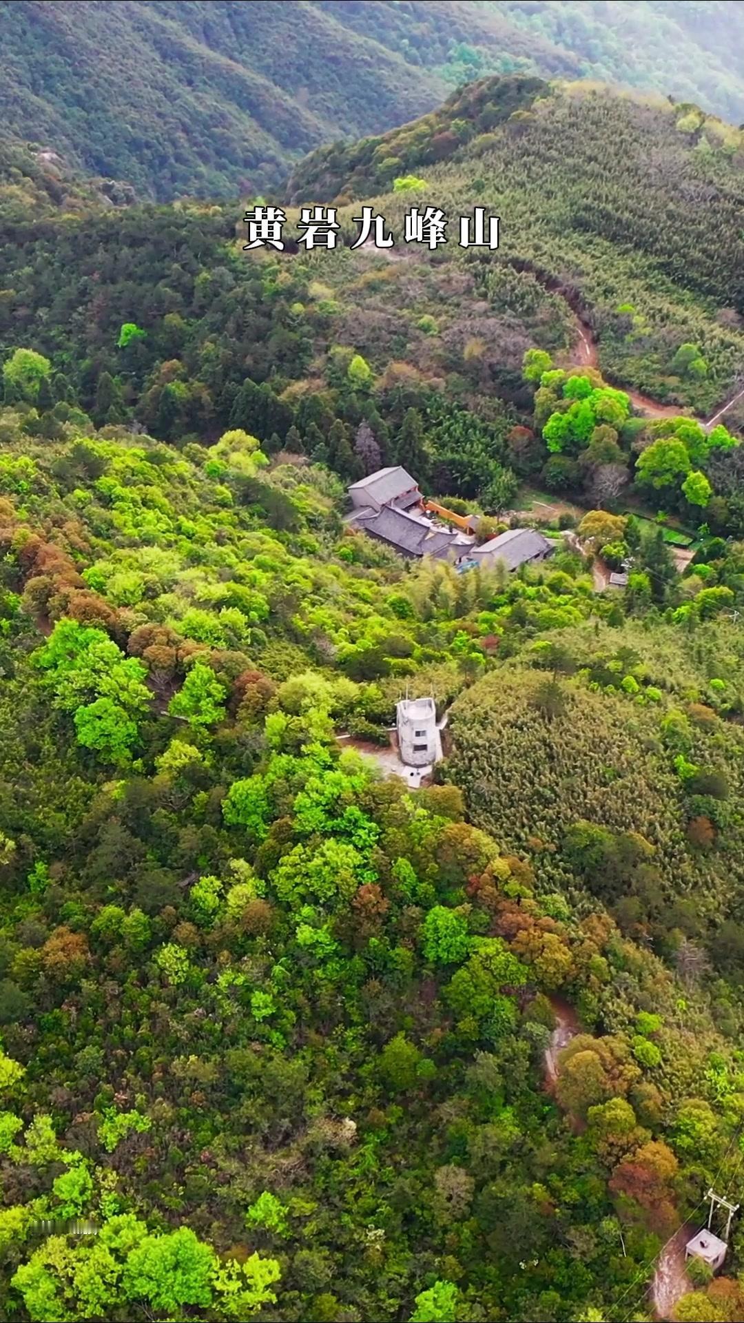 九峰山的双塔太震撼了！站在黄岩城区或是九峰公园，抬头就能看到双塔矗立在山巅，红墙