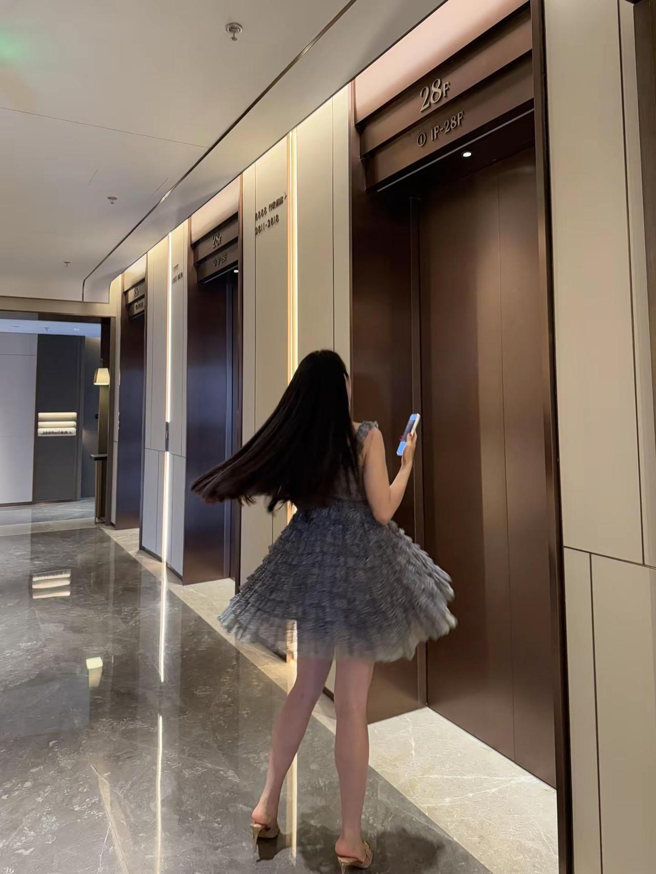 原来我们这种叽叽喳喳话唠撒娇爱臭美的烦人精叫花孔雀啊