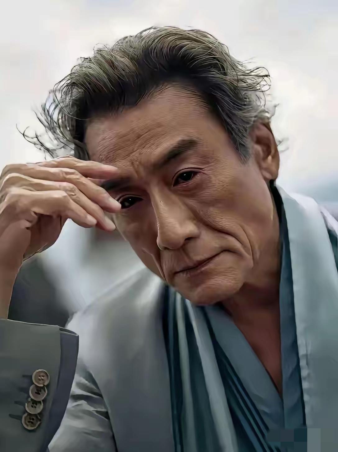 为什么67岁的梁家辉还在拍戏？答案真的很戳心。
 
他不缺钱、不缺名，拿遍影帝、