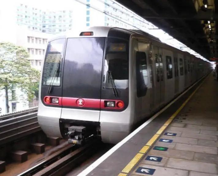 【列车密码里的健康人生】

火车票上的首字母，宛如一把钥匙，开启了列车的“身份密