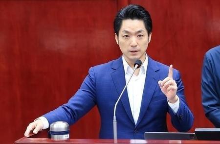 台北市长蒋万安曾撂了句狠话！他表示，如果大陆军机继续在台海绕飞演习，他就要停掉创